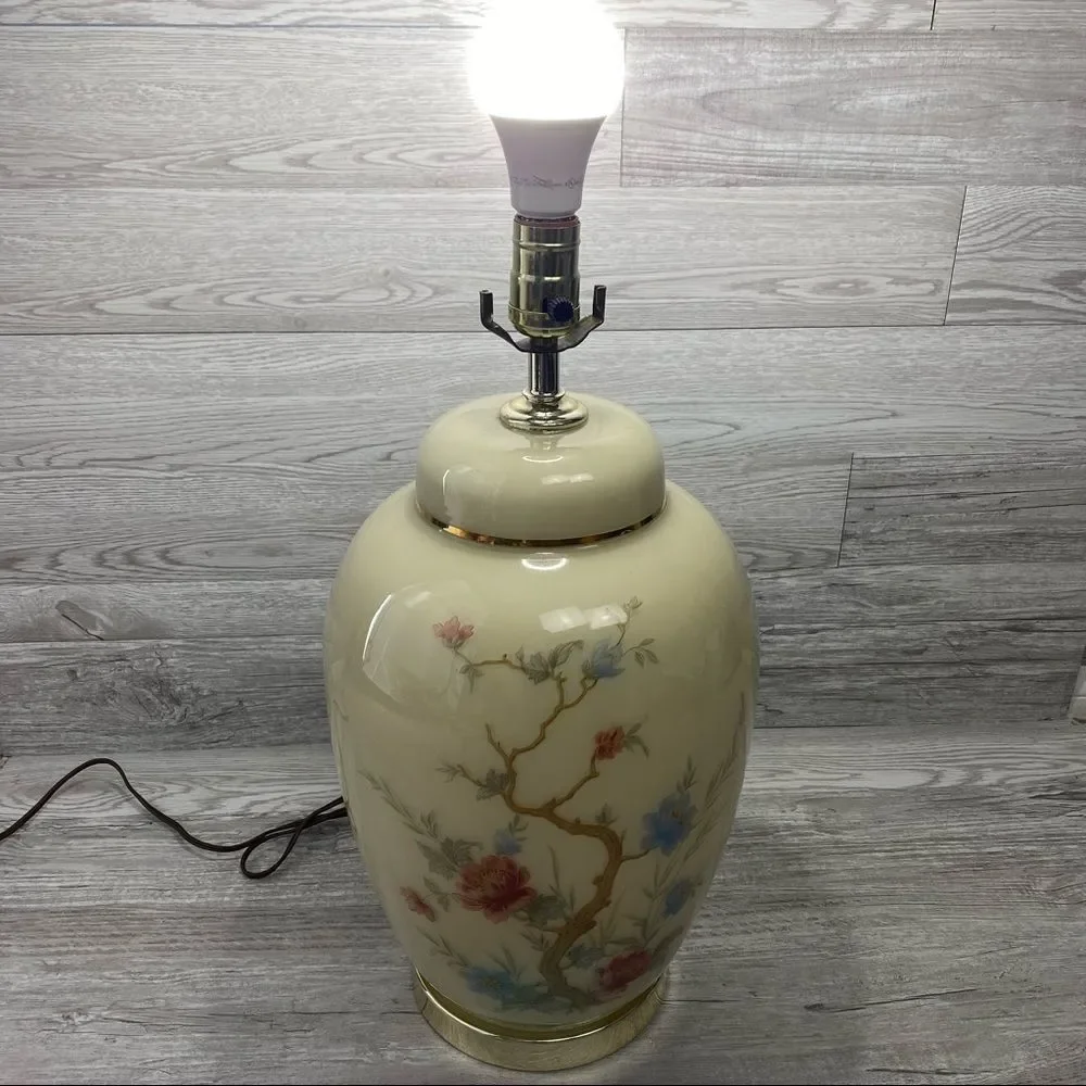 Vintage Glass Porcelain Floral Vase Glass Ginger jar Oriental Style Tabl…